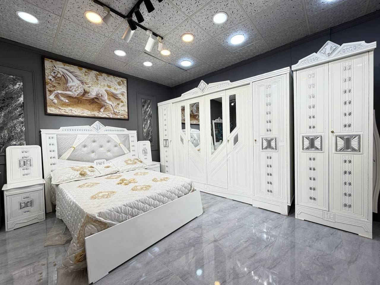 أثاث لا ينمل من جماله! 
نختارلك كل قطعة بعناية لتعيش راحة حقيقية وتبهر ضيوفك.غرف نجاره عراقيه 💯💯

تتكون من 8  قطع 

عرض الكنتور 3 و20سم

ارتفاع الكنتور 2 و20سم

السرير بلوك ٦ ارجل

طول السرير 200 سم 

عرض السرير 160 سم 

الضهر براغي


**إذا كنت صاحب هذا الإعلان وتريد حذفه لأي سبب، رجاءا أرسل رسالة إلى الدعم الفني**