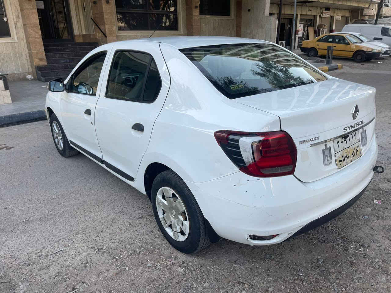 رينو سومبل موديل 2020 كير محرك جدد 
حداديه خير من الله تخم تاير بيه جاملغ امامي فقط السعر 77 وبيه مجال للستفسار ***********
