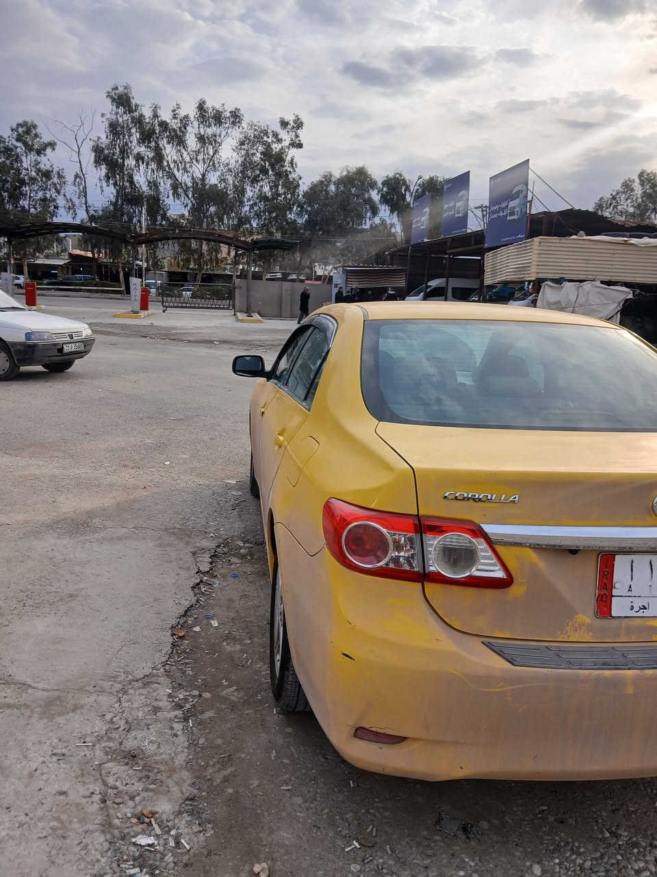 تكسي كرولا 2013 رقم كركوك عاج به ***********
به ناو خؤمه وه يه جاملغ بيشه وه يه كيكي بيلادي يه كيكي ره شه به شه رت كيرو مه كينه و ته حويل
