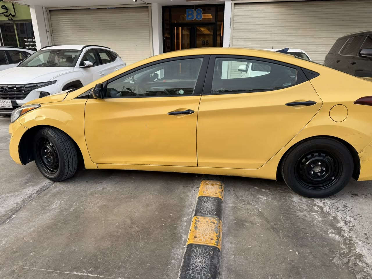 سيارة الانترا موديل 2015 
حادث جاملغ  أماميي جهة السكن 
سيارة جاهزة من كل النواحي تخم تاير جديد مازدات  بروجيكتر جامة  أمامية Battery جديد أصلي صدر جديد ترايها زيرو سيارة ناعمة حلوة أمانة الله بيها تبخير نقص كل أسبوع لتر سيارة تراها جميل وحلوة  كاملة مكملة من ناحية كهربائيات كير. 

 (المكينة بيتها بخير المكينة مفتوحة تحياتي)

مكاني شارع حيفا. الرحمانية. 

بياع  شراي لتعبني ولا تعبك.  

*********** . اتصال 

و   واتساب.
