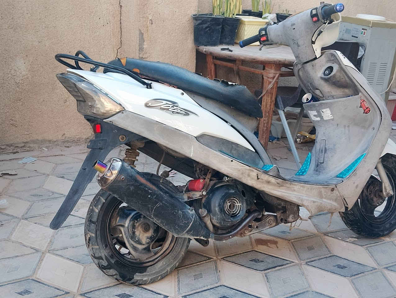 السلام عليكم عندي دراجة البيع ماكس الدراجه نضيفه كامله سلف كله شغاله نكر سلف ما بيه نقص كفراته مختمه مكاني بغداد البياع الشرطه الخامس 
السعر 290 
 الاستفسار ***********
