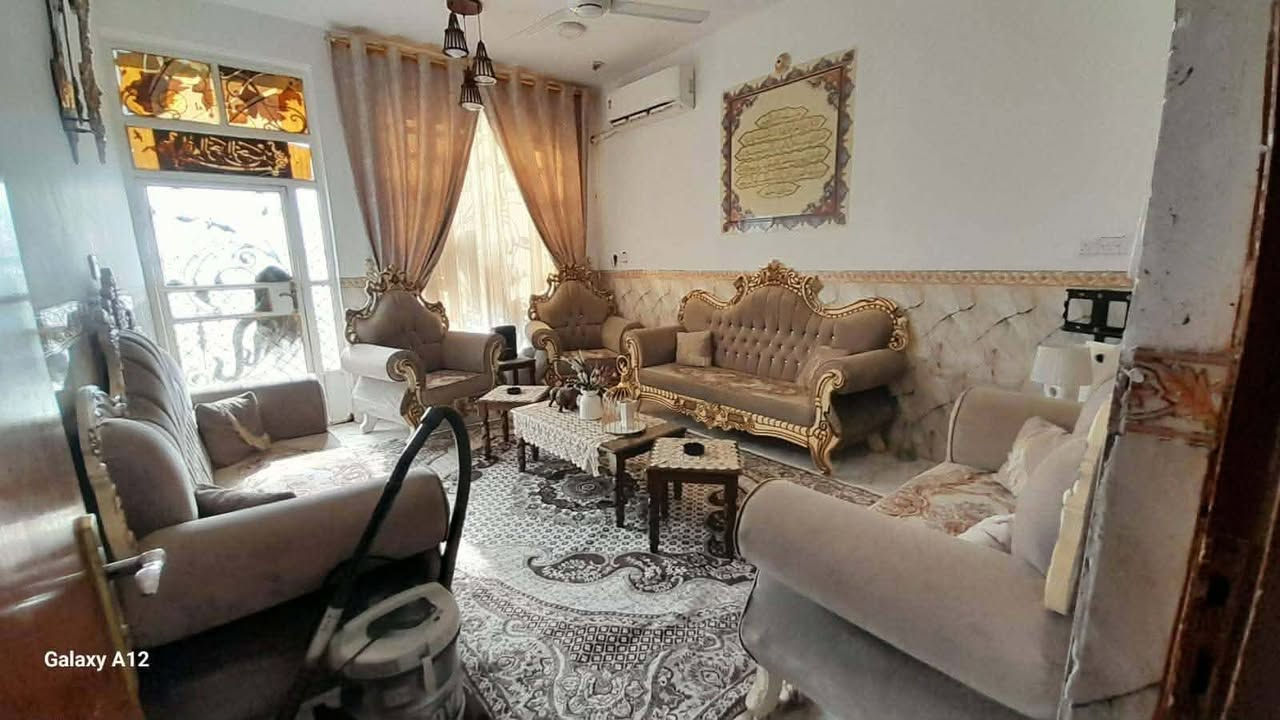 السلام عليكم 
دار للبيع طابو زراعي شارع تبليط ومجاري وكهرباء ومي بي غرفة نوم وحده وطرمه واسعه واستقبال وصاله وصحيات خارجيه وداخليه طابق واحد المساحه ١٨٠م
 📍الموقع كلشي وكلاشي الفرع الثاني قرب فلكه عبد الكريم قاسم السعر 90وبي مجال للأستفسار ***********
***********
