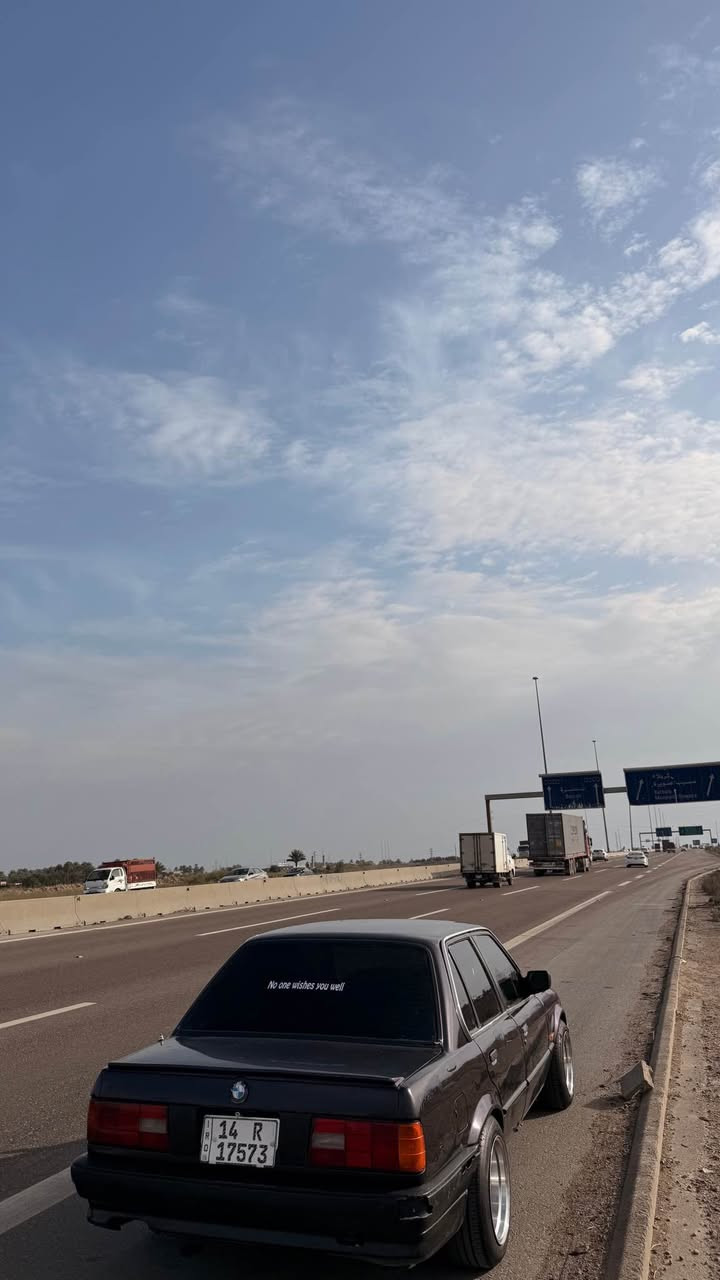 سلام عليكم   البيع  BMW1991
325زعره  جاهزه 100/100 سبع لوان مكينه كير حداديه تخم تاير ويل كلا جديد وحاويه سته سلندر مفتوح كير عادي رقم بصره بسمي تحويل ثاني يوم جاهزه من كلشي سياره خير من الله  تبريد نقص بس  كنبريسر فقط مكاني بل بصره  سعرها39 بيها  شي بسيط لاستفسار ‭0773 837 7863‬
ذاكر  كلشي. الزبير, البصرة
