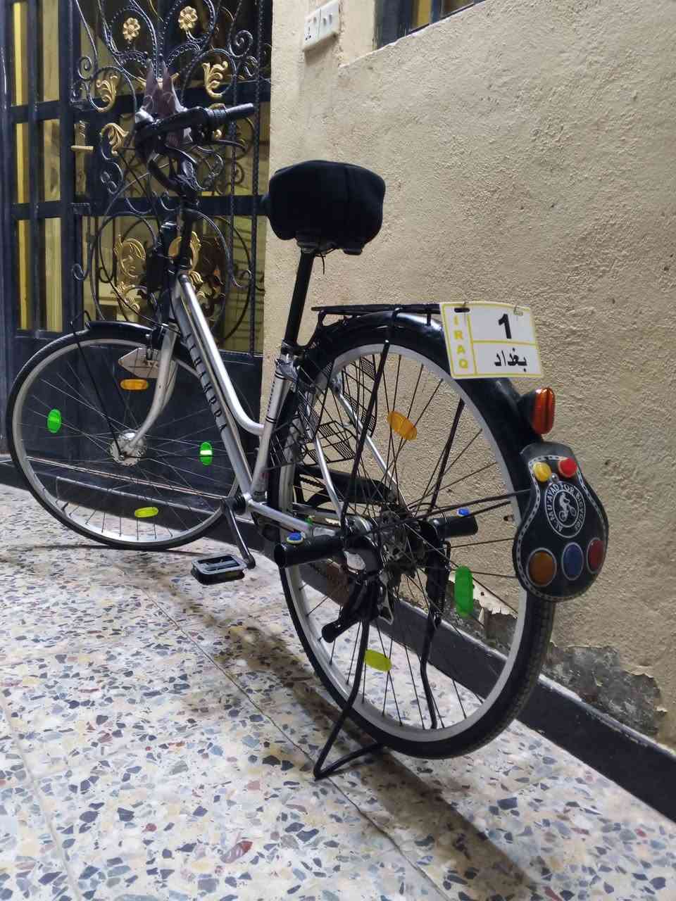 بطة حلوة للبيع كير أو حساس حجم 27السعر 80. المكان بغداد جسر ديالئ بل السائد الواحد مقابيل جامع الامام علي
***********
