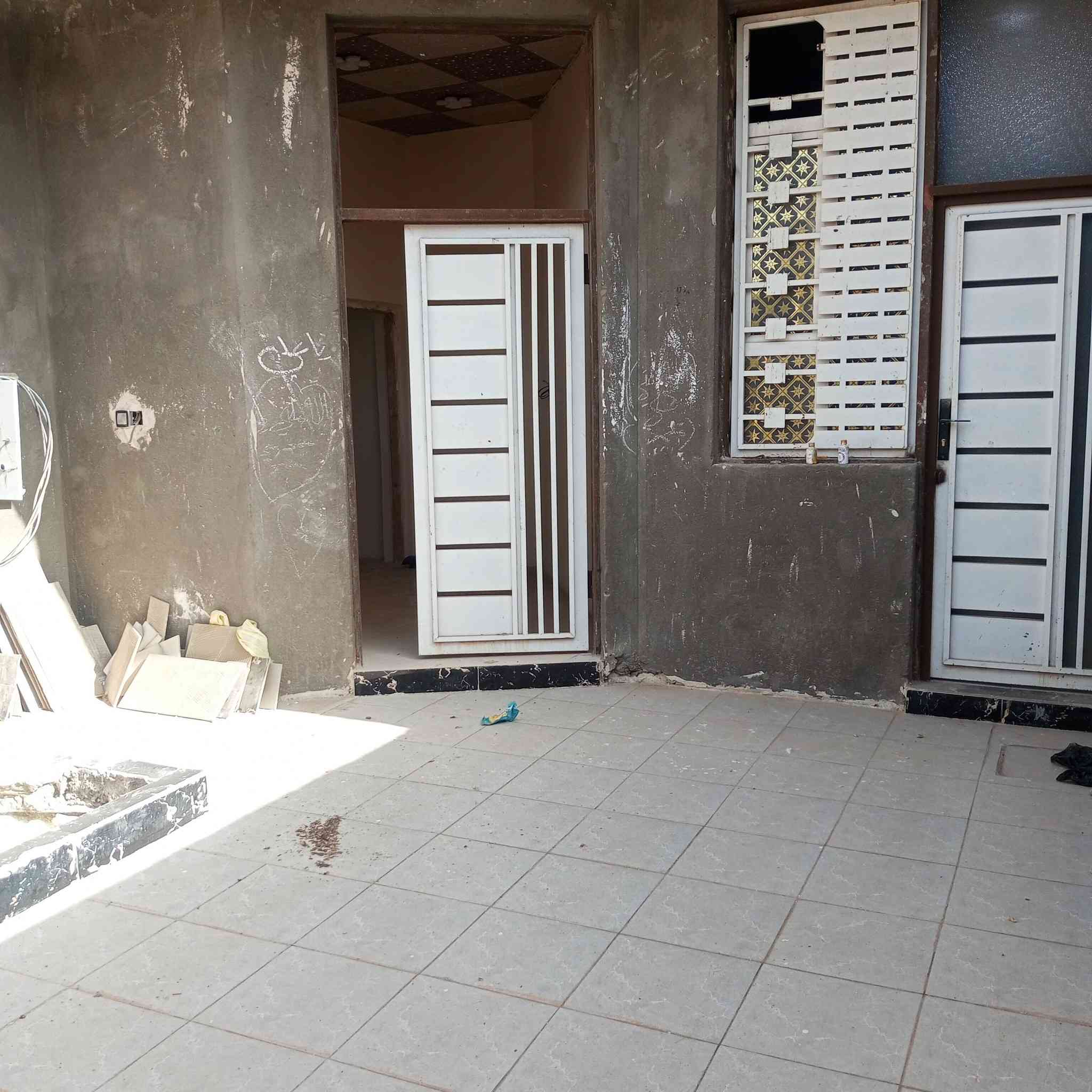 سلام عليكم
بيت مساحه 
200متر
طابق ونص 5غرف
3غرف جوه و2 فوك 
مطبخ كبير 
دوانيه 
3حمامات مشتركه خارجي داخلي وفوك
مطلوب إسكان تقريبا 35 ينزل من ضمن السعر
195وبي مجال 
العنوان تضحيه حي المالكي مقابل المجمع السكني 

تريد نسدهن تريد نبقيهن عليك انت تسدد 228بالشهر
***********
