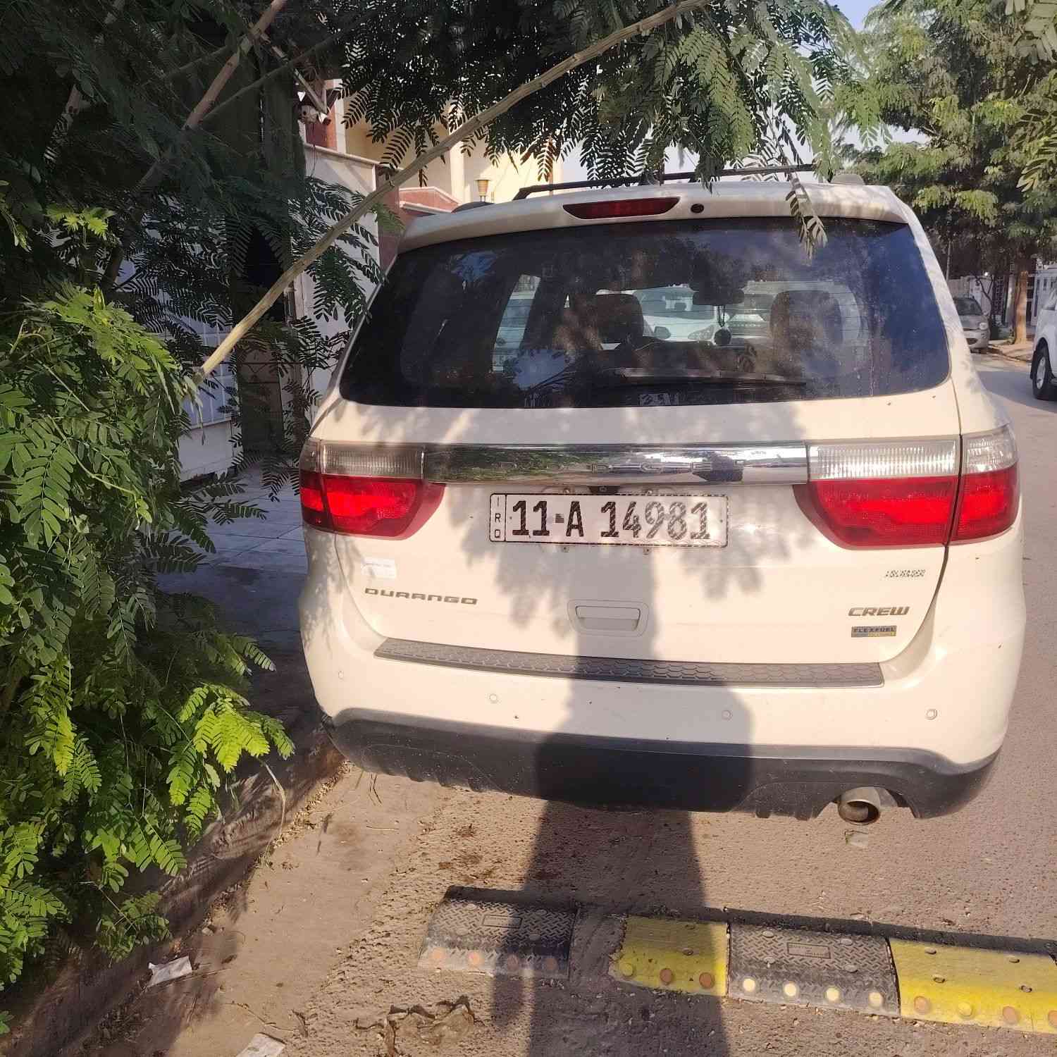 السلام عليكم ۔۔۔
دودج دورانكو 2011داخلة كلين وبالعراق صار بيها صبغ باب السايق ونص الوراه اثر شخوط  بأثناء دخولها من باب گراج البيت ۔
بيها مبدل گازكيت و مبدل الكير مال طبگه  مع العلم گيرها مبي شي بحيث بدله و بقى الصوت نفسه بعدين طلع بالرولة الامامية ۔۔
گيرها القديم مع التورباين مضموم تاخذه وياها ۔
السيارة من سنتها عند صديقي واني اخذتها منه ۔
مكانها العطيفية قريب جامع براثا۔
السعر 160 وبيها مجال للطيبين ۔۔
***********
