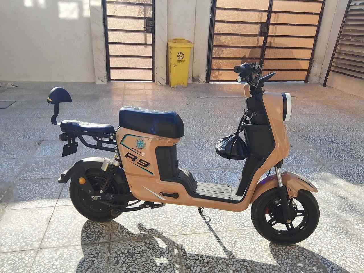 دراجه شحن للبيع البصره دور شرطه 
نضيفه سعر 350 بيها مجال
0***********
