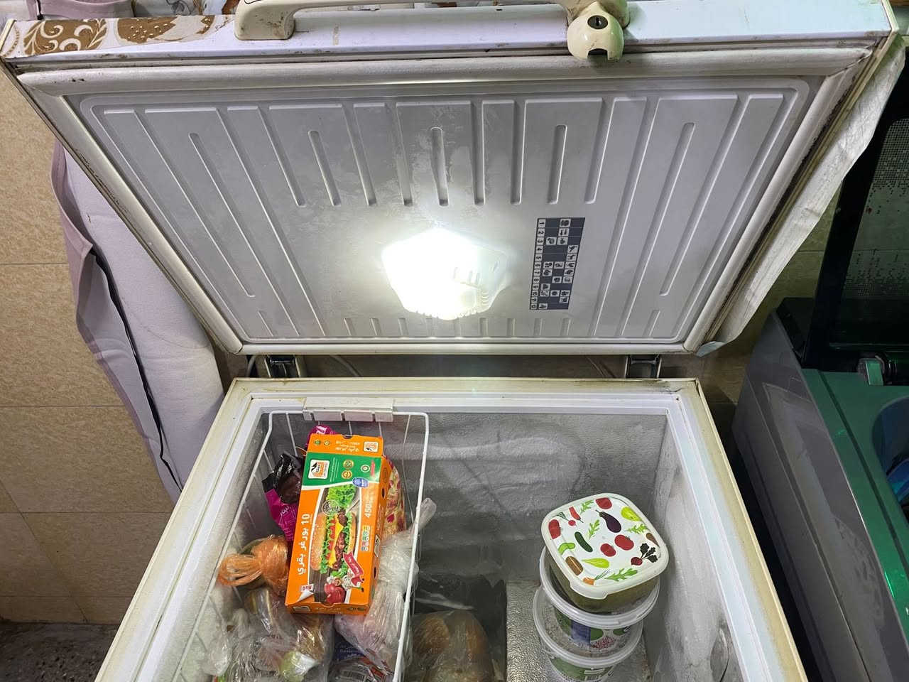 عرض للبيع مكاني بغداد الدورة.                                           ثلاجة : ايديال  باب واحد مابيها اي عطل ب175
مجمدة : كرافت مابيها اي عطل ولا خدش ب150
الكاونتر والملحق والسنك والصيدلية : فقط كسر بصيط باب السنك من جهة اليمنه ب175 
وبيهن مجال بصيط


**إذا كنت صاحب هذا الإعلان وتريد حذفه لأي سبب، رجاءا أرسل رسالة إلى الدعم الفني**