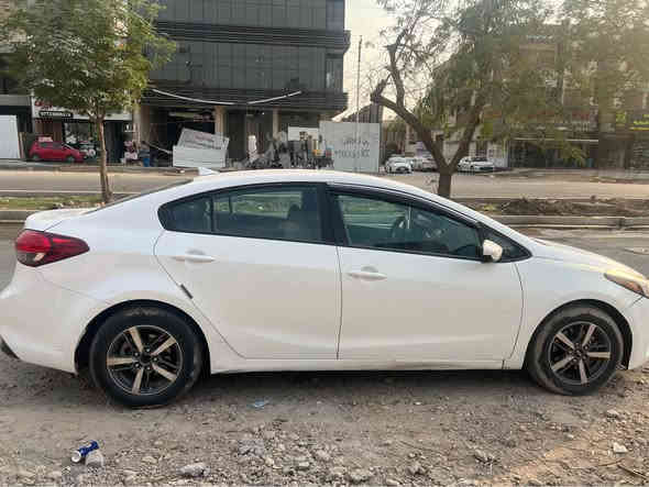 فورتي ٢٠١٧ محرك ٢٠٠٠ حادثها نص جاملغ وباب الصدر 
الصدر تعبان مالتها بأسمي شخصيا عنواني ابي غريب شارع الزيتون ***********
سعرها ١٢٥ بغداد
