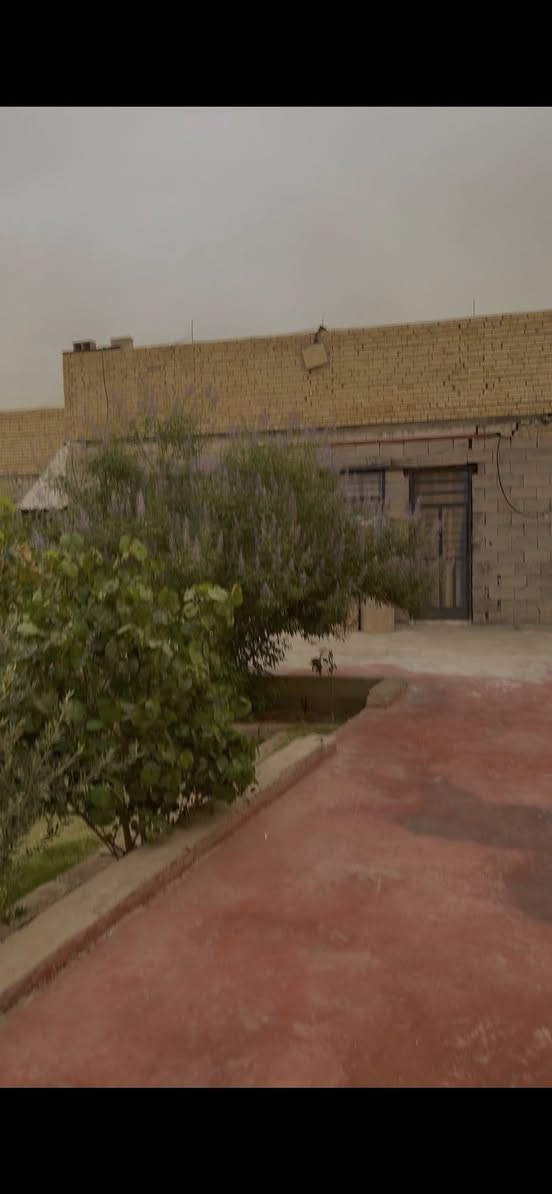 قطعه ارض مساحه ١٥٠٠ متر   جنس الارض عقد ٣٥ تحتوي ع اربع بيوت مشتمل مساحه ١٠٠و٣ بيوت مساحه ٢٠٠ كلهن كاملات وجاهزات للسكن العنون جسر ديالى العريفيه خلف اسواق الزبيدي تبعد عن الشارع الخدمي ١٠٠متر باقي تفاصيل  خاص ادزلك فيديو لين مجاي ينشر الفيديو طويل السعر ٣٦٠مليون الاستفسار 
***********
