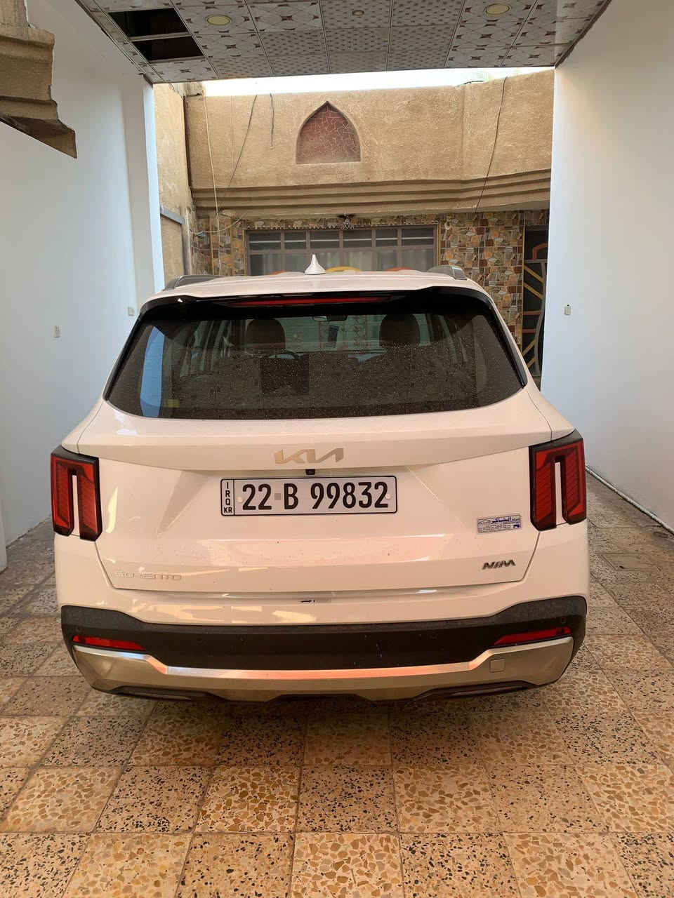 سلام عليكم 
للبيع سورنتو فول مواصفات عده البنرومه سياره جديده جداً بعده عله وضع الشركه ماشيه 55Km مكاني صلاح الدين قضاء الدجيل للستفسار اكثر على الرقم ***********
