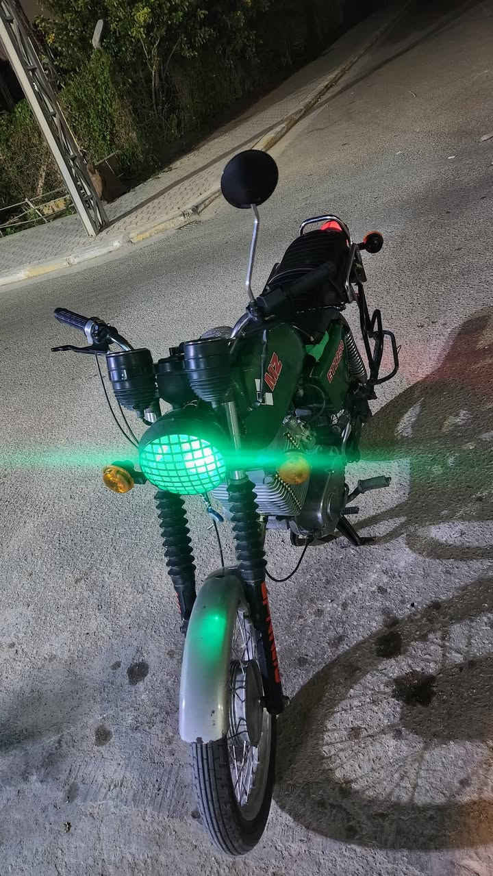 سلام عليكم امزت 82 رقم وسنويه بدون راعي مابيه اي لحيم دراجه كهربائيات شغاله كلشي بيه شغال سايس 2 كابريته جديد معدل فول دكته حلوه دراجه كامله مكاني نجف  خاص موجود واتساب ***********
