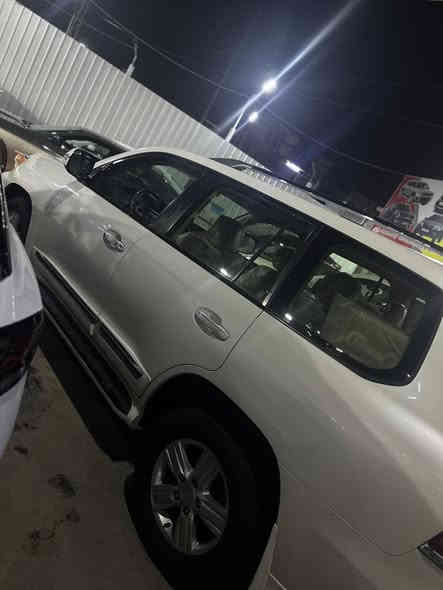 اسلام عليكم لاندكروز  2015 بريم مكفوله بدون صبغ فقط بارد شبر كراسي كهرباء ٣ حركات زنون عالي تشغيل عن بعد هزه جديده بل اظافه الى تخم تاير ياباني معروضه 430ورقه للأستفسار *********** {معرض جاسم الحسني}
