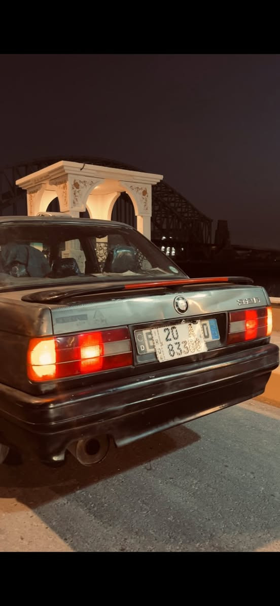 السلام عليكم 
BMW E30 
زعره للبيع السياره نظافتها كدامكم عوزها ترتيب بسيط السياره كامله ما نقصها شي ملاحظات بسيطه محركها 25 مفتوح كشنات دوشمه جديد جام كهربائي كير ومحرك وتحويل بشرط كير اوتوماتيك راعيها بغداد سعر السياره 38 وبيها مجال السياره شلعه ومعدل وبيها نظام كزوز على ريموت مكاني ناصريه مركز موجود ماسنجر واتساب تتصل وبالخدمه 
***********
