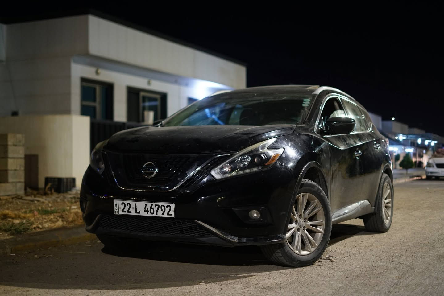 MURANO 2017 PLATINUM 130$
السلیمانیة
 الجمال لا يحتاج إلى مقدمات.. لقطات من عدستي لسيارتي نيسان مورانو 2017 فئة بلاتينيوم (Platinum Edition)

هذه الفئة ليست مجرد سيارة، بل هي تجربة قيادة فاخرة بفضل مواصفاتها الملكية الكاملة:

المحرك: V6 بسعة 3.5 لتر يوفر قوة وسلاسة فائقة على الطرقات.

18التصميم الخارجي: رينغات بمقاس
 

الداخلية الفاخرة: مقاعد جلدية متميزة مجهزة بخاصية التبريد والتدفئة (المقاعد الأمامية والخلفية)، مع نظام ذاكرة للمقاعد والمقود.

السقف: بانوراما بالكامل يضفي شعوراً رائعاً بالاتساع.

النظام الصوتي: نظام BOSE الفاخر بـ 11 مكبر صوت لعشاق الصوت النقي.

الأمان والذكاء: كاميرات 360 درجة (رؤية محيطية)، نظام الرادار الأمامي، التنبيه من التصادم، ومراقبة النقاط العمياء.

الراحة: صندوق خلفي ذكي يفتح كهربائياً، وتشغيل السيارة عن بُعد.


**إذا كنت صاحب هذا الإعلان وتريد حذفه لأي سبب، رجاءا أرسل رسالة إلى الدعم الفني**