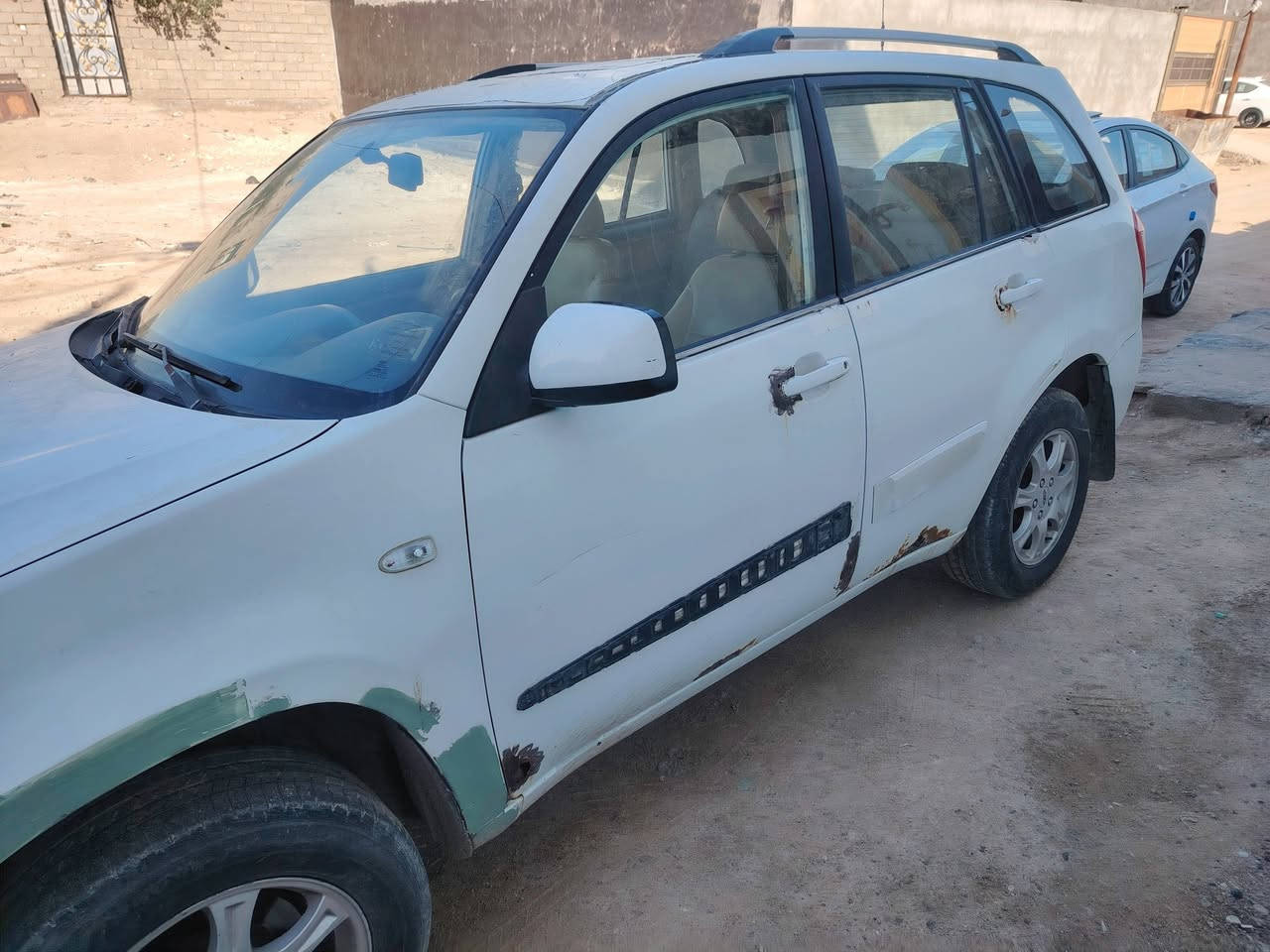 شيري تيكو موديل 2013 سياره بلاديه ما مصبوغه كله على بلاد بيه بس زنحار قليل مكينه جديده كير كفاله رقم بصره مشروع وطني ماشيه 110 الف سعر 37 عنواني ابو خصيب رقمي *********** اتصل وتدلل
