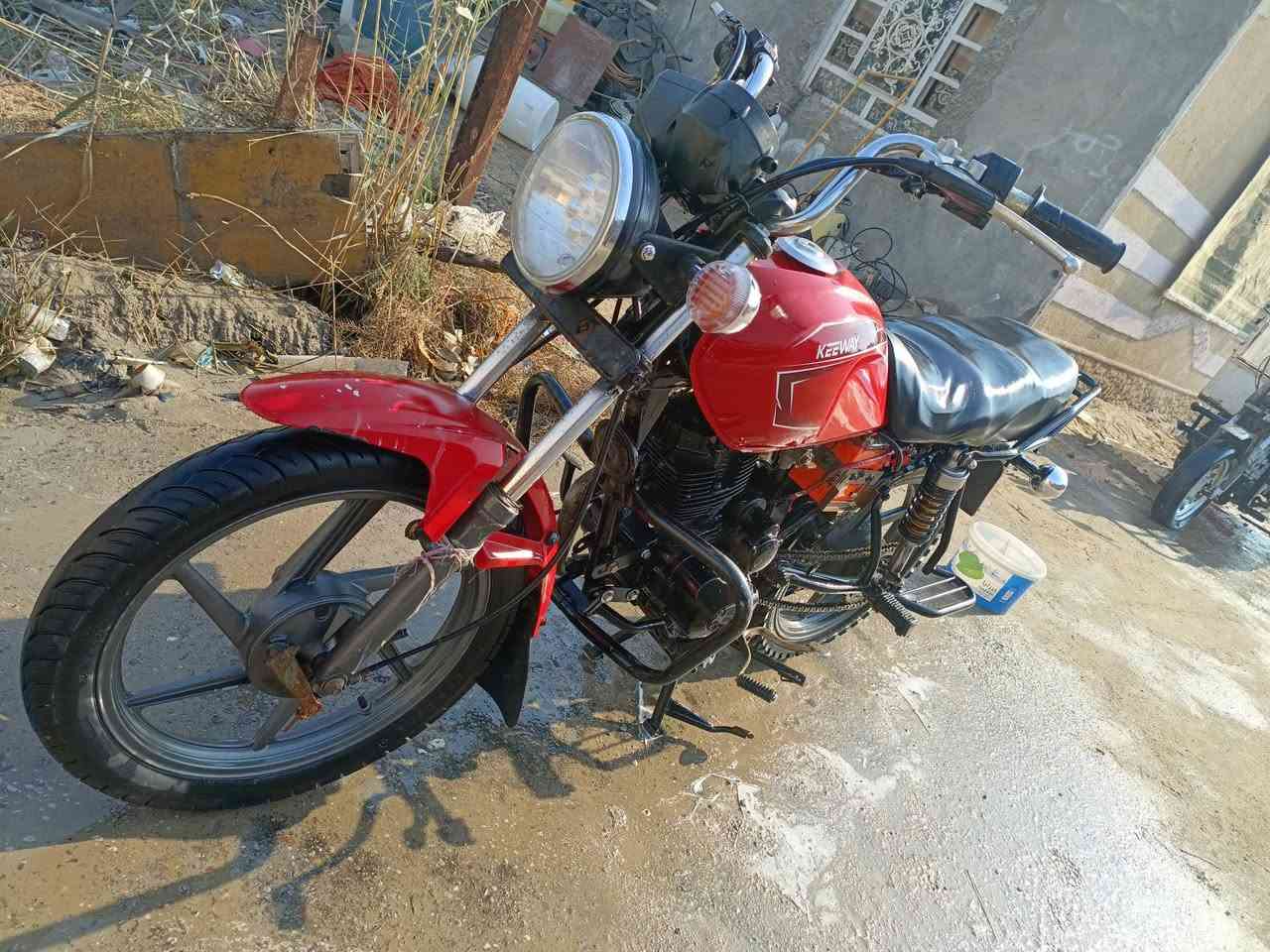 السلام عليكم شباب دراجه كاي واي اوراق 2019 للبيع البكان البصره الهارثه السعر 650 وبيا وهذا رقمي يريد يخابر شرطه الترقيم اوراق اسوي الاخوين وبيها مجال للشراي شغاله كهربات كله جديد وخدمه الشراي ***********👈***********
