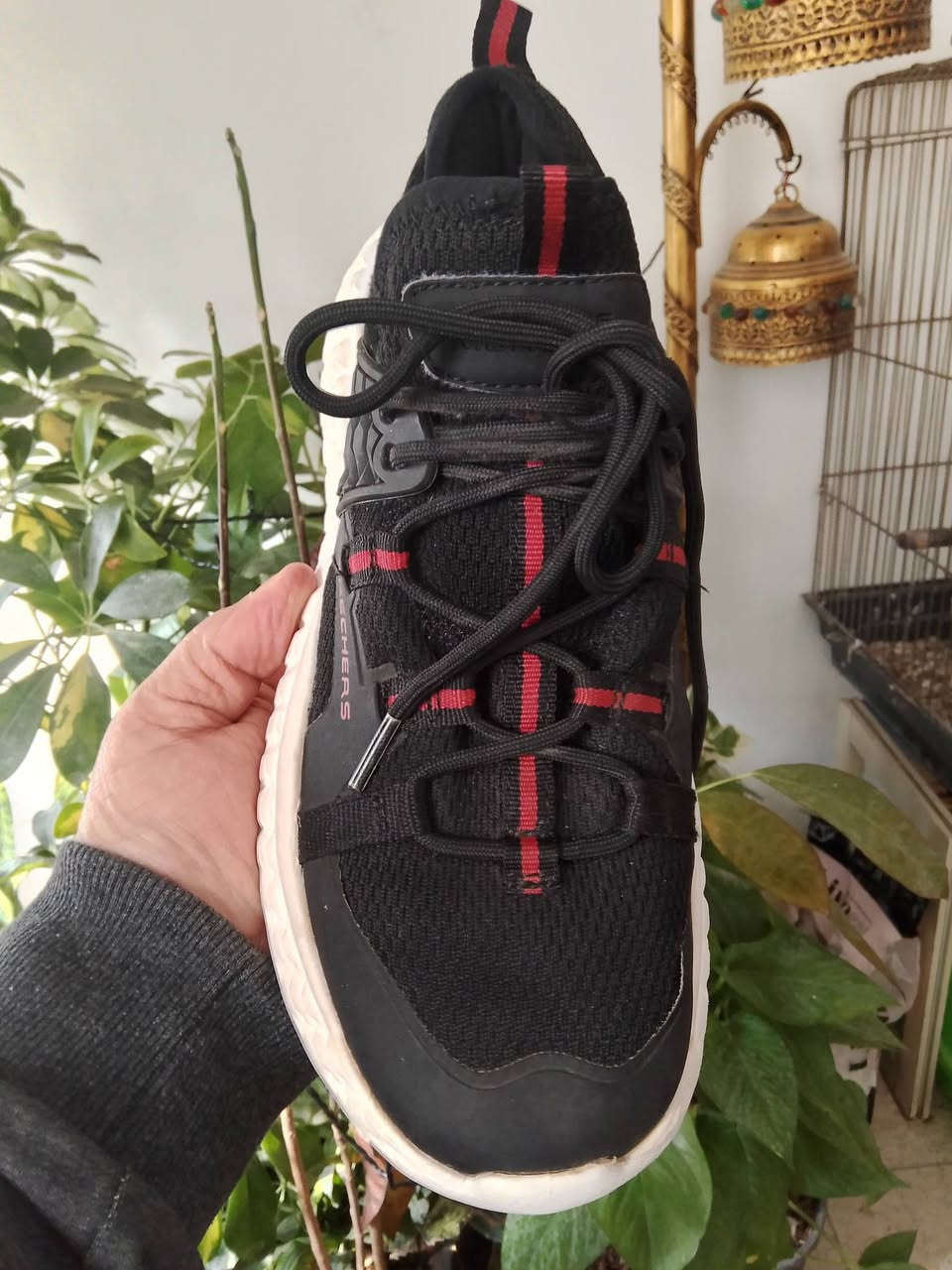 SKECHERS 
saiz..41
26.cm
سعر القطعه..فقط 30الف فقط 30الف مع التوصيل 
للحجز والاستفسار راسلنا واتس اب ***********ابو ايمن
توجد خدمة توصيل كل المحافظات
