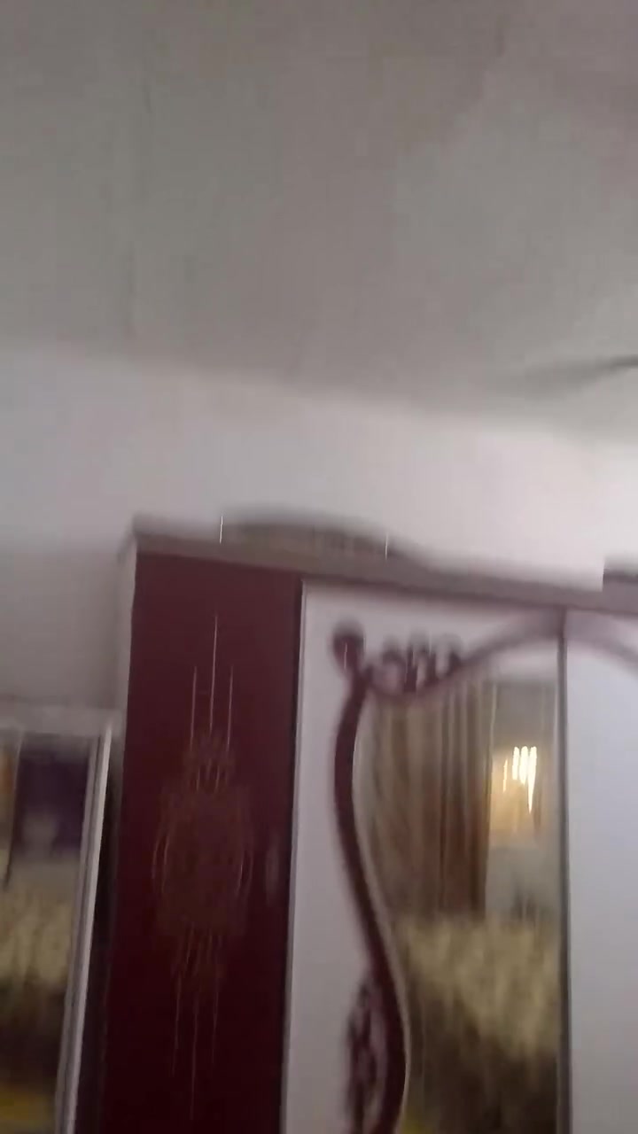 سلام عليكم دارللبيع المساحه 100زراعي منطقة دبيه سقف فقط الاستقبال وصحيات صب والباقي عكادة يتكون غرفه ومطبخ وهول واستقبال وصحيات داخلي وخارج بيت كامل السعر٢٥وبي مجال ***********
