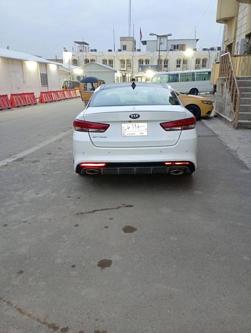 السلام عليكم شباب🤍
اوبتما SXL فوول اعلى فئه 1/1 Vip 2016
محرك2000تيربو✈️ 
بنوراما 3 حركات
4بصمات(تشغيل-ابواب-صندوق)
كشنات جلد
5كامرات محيطية
هاند بريك بصمه
مري شفط  قلاب واشاير بلمري
رادار  امامي جانبي وخلفي
تبريد قطعتين
تبريد تدفئه بلكشنات والستيرن
مود درايف 4 وظعيات قيادة
شاشة تدعم كار بلي وبيه كل الانظمة التحكم والملاحة
نظام اوتو هولد
تبريد  بيانو مناخي منفصل 
شفتات بلستيرن
تحكم كراسي كهربائي
حساس خلفي
تدفئه خلفيه بلكشنات
منظومه لايتات زنون اصلي ديناميكي + كشاف زنون بلادي + لد نهاري مرتب
مانع انزلاق
كشنات خزن ميموري
  نظام بريكات رياظي  رباعي
ستيرن رياظي حرف D
سستم صوت هارمن كاردن الماني عملاق
شاحن wifi
نظام Gbs
جنطة ذكية تفتح تلقائي عند الوقوف 3 ثواني
نظام ترحيب وانارره مخفي بليدات 
عند الاقتراب
دفيوزر خلفي رياضي
دبل كزوز
بك لايت LED
دوسات كيا ليزري
سبويلر رياضي
شاشة اعطال
منافذ Usb 6مع شاحن لاسلكي امامي خلفي
وويل وتاير رياضي 18 بلادي كروم 

+++ بعد اكو مواصفات مامذكوره لان السياره اعلى فئه بالاوبتما كل مواصفات شركه كيا موجودة بيه
السيارة حادثها فيضانات وبيها ضربه خفيفه بالجاملغ الامامي عكس السايق كما موضح بالصورة
—رقم بغداد 
مكانه بغداد الشعب
السعر $128 وبيه مجال بسيط
***********
