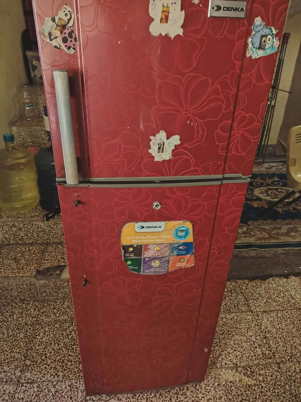 سلام عليكم هاي ثلاجة للبيع مستخدمه قليل مابيها شي وتجمد بس المجر مكسور سعر ١٠٠ قفلها  الموقع البياع الشهداء المضخه الثانيه
***********    الرقم
