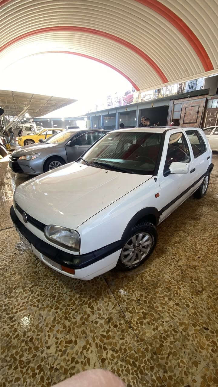 كولف mk3
محرك 03 صرف نفخ كير عادي  سنوية جديدة 2029  شرط التحويل نظافة كدام العين كهربائيات شغالة تدفئة موديل 92 سلايت شراي اتصل ***********
