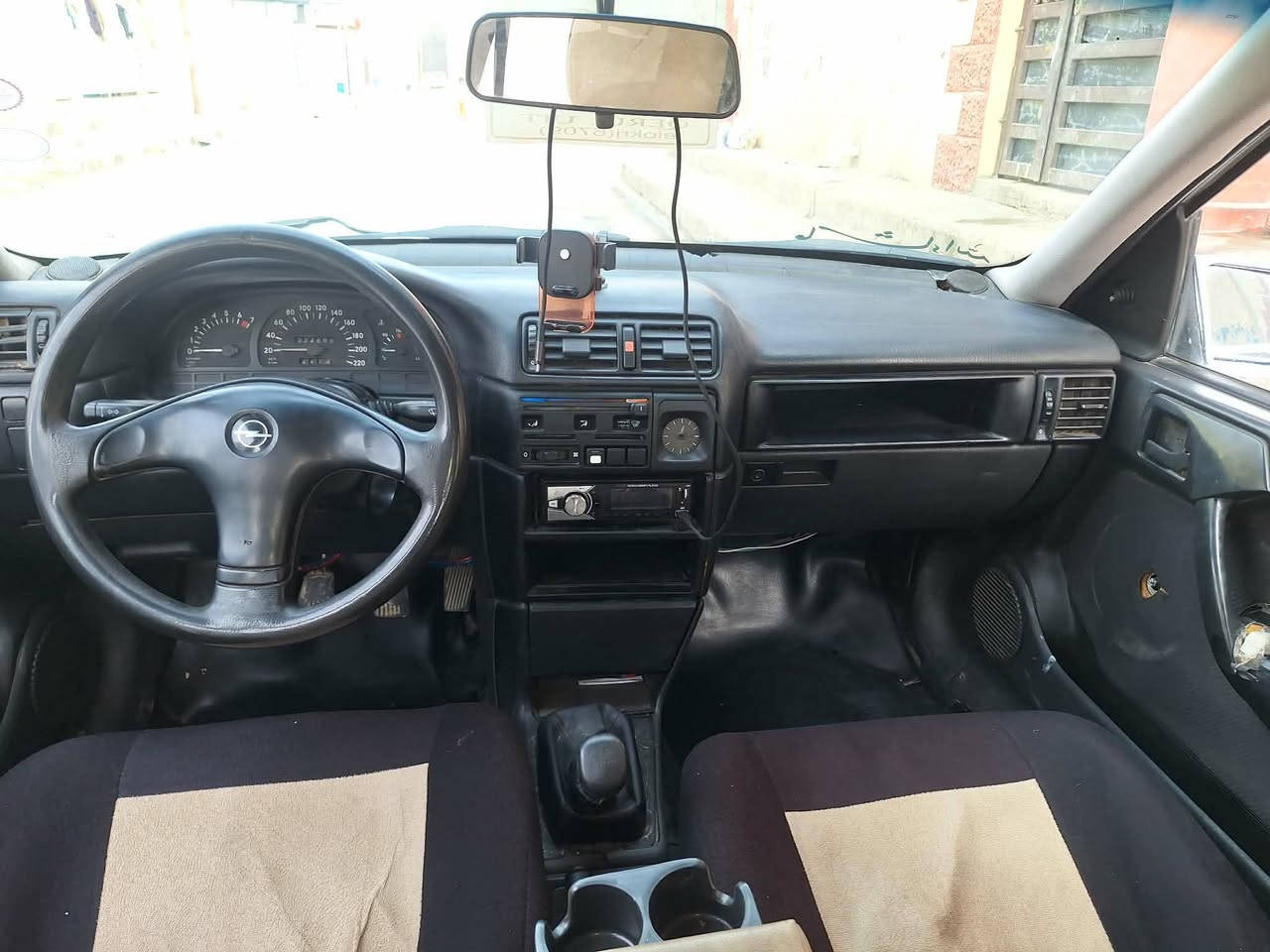 سلا عليكم 
اوبل للبيع موديل ١٩٩٠ ابيض الون بدون صبغ وبدون ضربه سياره بلاديه رقم أربيل  دولي هزه براد كله جديد شرط التحويل تخم تاير جديد كاربو بانزين عنون كركوك دوميز #ملاحضه (مكلف بل نشر) رقم ***********
