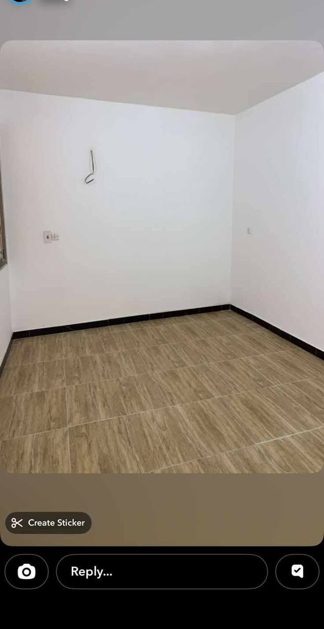 شقة للبيع مساحة ١٠٠ متر غرفتين وصالة وحمام ومطبخ معزول العنوان الاعظمية بالخدمي جهة السريع مال محمد القاسم بناء حديث مصعد شغال السعر ١١٥ وبي مجال
*********** حماده الطيب لترويج العقارات
