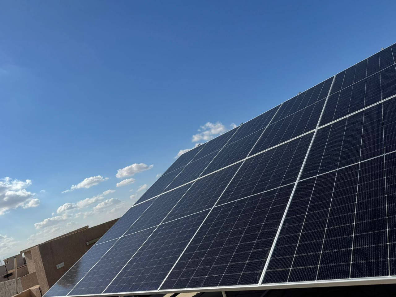 بفضل الله وتوفيقه تم تنصيب منظومة طاقة شمسية لبيت الاخ ياسر صاحب اسواق دجلة في تكريت القادسية بتاريخ ٢٠٢٦/٣/٥.
من قبل ##مركز_دجلة_للطاقة_الشمسية 
عنوننا//
صلاح الدين تكريت القادسية الشارع العام 
الانبار الرمادي شارع ٦٠
للاستفسار//
***********
***********
