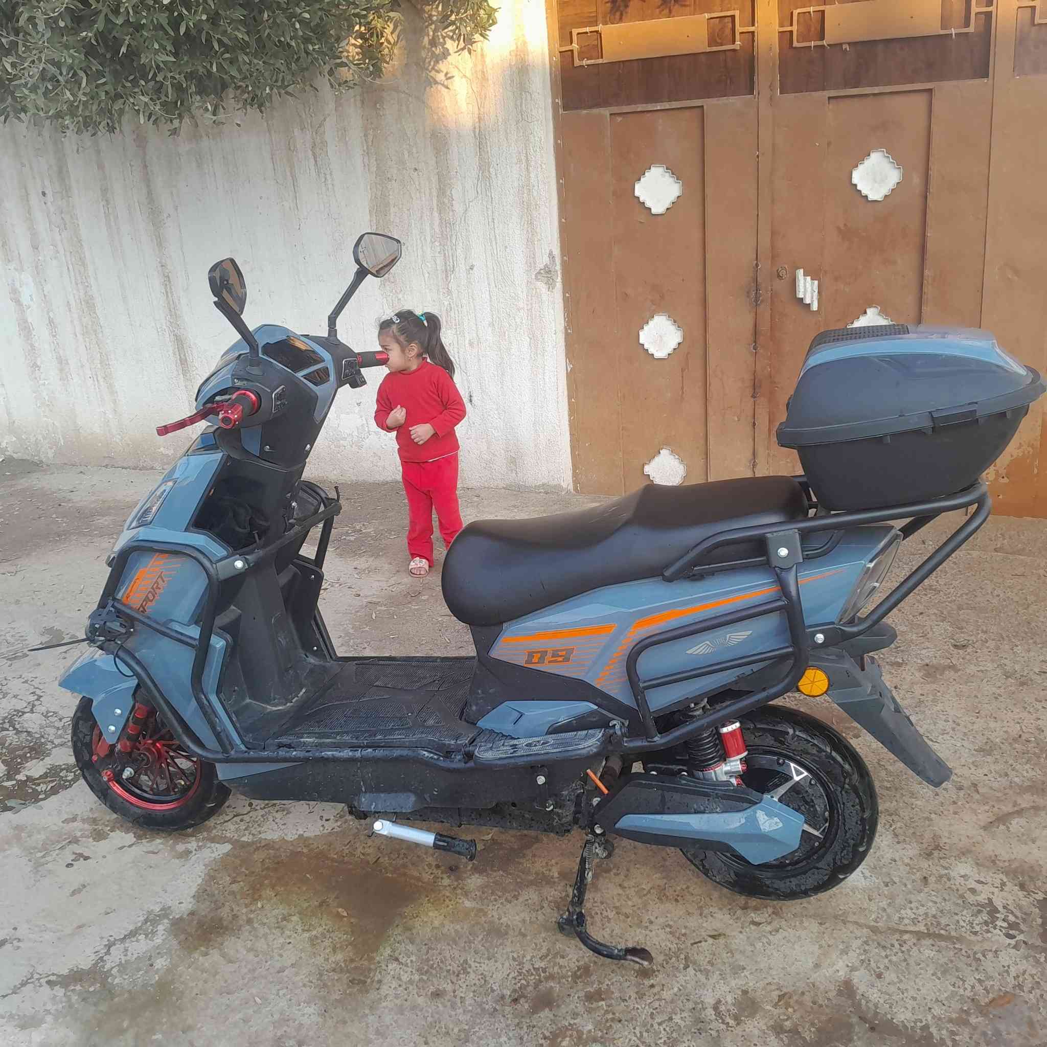 السلام عليكم ورحمة ورحمة وبركاته
للبيع كلشي كدام العين شرط عل فحص ٧٠٠ الف 
***********
***********
