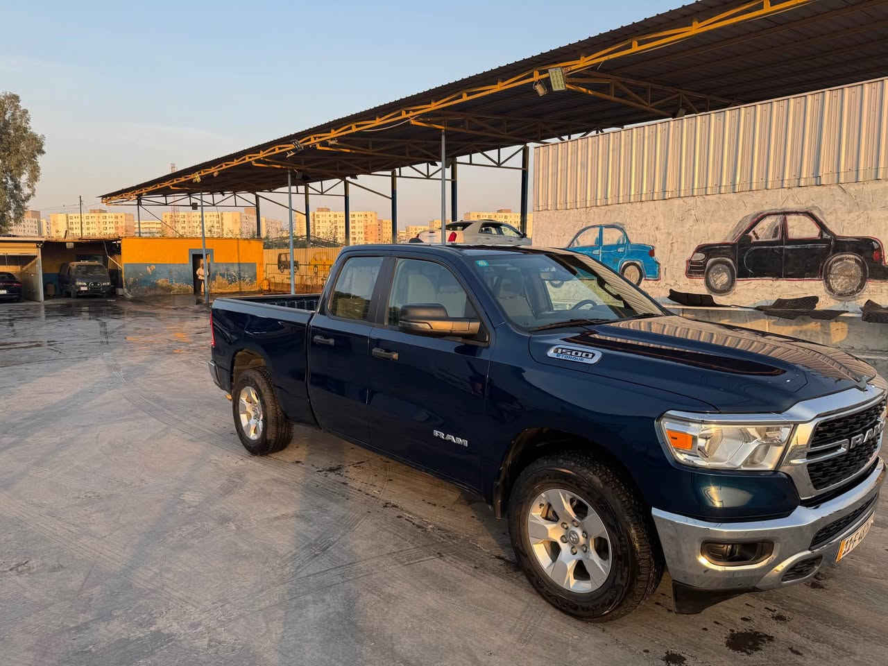 رام بك هورن 2023 
لون أزرق مميز 6 سلندر السيارة نضيفة جداً وجديدة
ماشية 35 الف مرقمة بغداد الرقم الجديد مري شفط إنارة ترحيبية تدفئة كشنات تدفئة ستيرن حادث خفيف بدون ايرباكات وبدون تبديل اي قطعة فقط ربع جاملغ امامي صبغ وربع جاملغ خلفي صبغ نفس اللون 100‎%‎ وصور الحادث بلأعلان
داخل اسود ورصاصي
السعر المطلوب 240 ورقة دفترين و40 ورقة وبيهة مجال او مراوس وية لاندكروز من موديل 2012 وفوگ والفرق حاضر
السيارة موجودة في بسماية أو الغدير بأسمي تحويل ثاني يوم بيع فقط 
*********** بغداد, العراق
