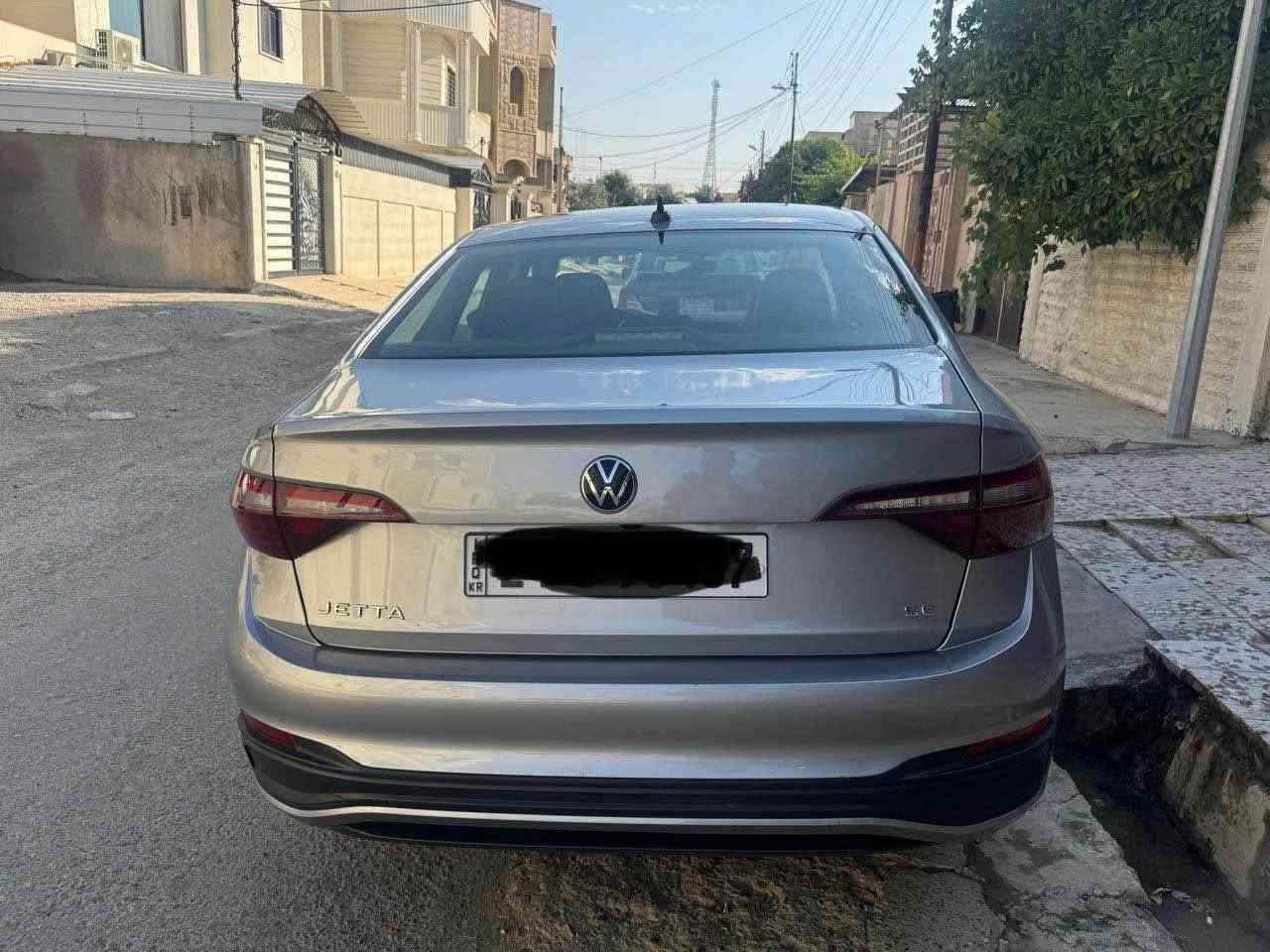 جيتا موديل 2024 
مواصفات SE 
١-رادارات امامي وجانبي 
٢- عدادات دجتال 
٣- كشنات جلد تدفئه 
٤- تبريد بيانو 
وبعد بيها مواصفات تشغيل عن بعد 
ضررها بابين موضح بل صور واحد مبدل نفس اللون وثاني صبغ بجم كبس 
ماشية 38الف كيلو 
للتواصل الاتصال على الرقم:***********
مكان سيارة موصل 
سيارة رقم دهوك ب اسمي تحويل مباشر 
السعر 180 وبيها مجال موصل, نينوى
