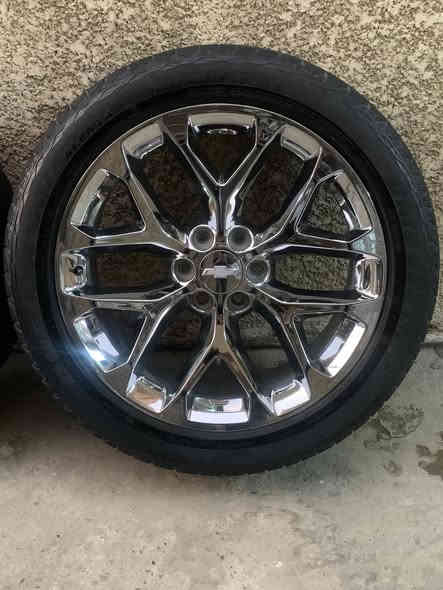 🛞 تخم ويل تاهو بريمير مع الاطارات للبيع 
موديل 2020 اصلي وكالة 
 ⭐️ مستعمل جديد 
ماركة الطارات بريدجستون
قياسات الويل :
P285/45R22 110H M+S
 ✅ بدون أي ضرر
✅ متوازن 100%
✅ بدون رش 
مناسب لجميع موديلات تاهو من سنة 2015 الى سنة 2020 الويل نظيف جداً ومناسب لمن يريد تبديل جنط تالف او تحسين شكل السيارة 
مع العلم شرط الفحص عند الشراء 
للاستفسار الاتصال على الرقم التالي :
*********** ☎️
