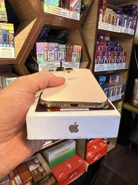 ايفون 16 برو ماكس ZA دبل سيم ذاكرة 256 بطارية 100 
نضافة 100‎%‎ مشحون 71 شحنه كارتون وكيبل الاصلي السعر مليون 550 بي مجال ***********
