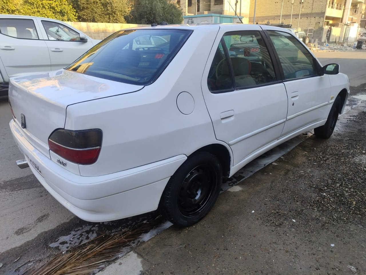 السلام عليكم
بيجو ٣٠٦ فرنسي
 موديل ٢٠٠١
خصوصي بغداد بأسمي سنويه ٢٠٣٠
مكفوله كير مكينه وصدر 
صبغ نص البنيد  وباب خلفي ونص الجاملغ الخلفي عكس السايق
مكاني بغداد زيونه
السعر ٤٣
***********
ابو سجاد
