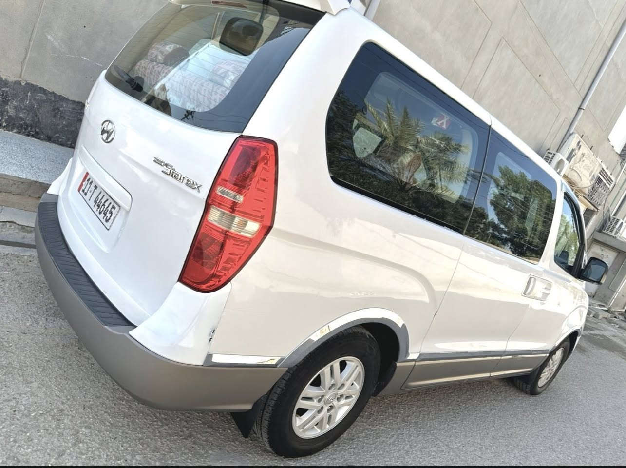 السلام عليكم 
ستاركس للبيع موديل 2016 
لشكل لجديد رقم بغداد إنكليزي بأسمي
لسياره جاهزه ما بيها اي نقص او مصفره 
بيها تبديل لباب لصدر بدون دواخل شرط 
هيئه او غرامات او ضربة او هزه جديدة 
مكاني واسط - الصويرة السعر (( 180))
للاستفسار الاتصال على الرقم 
***********
