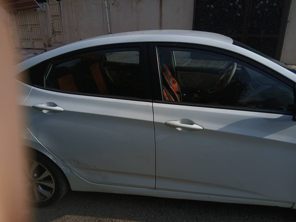 سلام علیک
ئەکسێنت 2011 گێر تۆماتیک و عادی   ئیکۆ مۆد تەبریدە چوار جام کارەبا  پێنج پارچەی لای سایقی و بەس شانی لا پێشەوە و  نێوچاوانی سەقفی هەیەتی مەکینەی تازە تەعمیر کراوە نرخی 84 مەعامەلە ژ.م *********** أربيل, العراق
