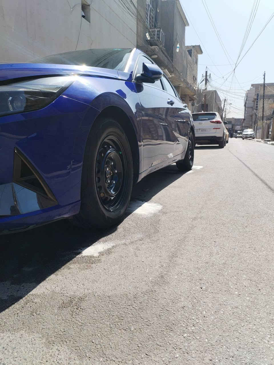 عندي إلنترا موديل ٢٠٢٣ للبيع..
وارد امريكي بيها جاملغ امامي ايمن مبدل.. 

وربع بنيد مصبوغ.. وربع باب ايمن مصبوغ..

ايرباك ستيرن ودشبول وبرده..

فول لمتد 1/1 رقم بغداد انكليزي بأسمي..

ماشيه السياره 19,000 

مكان السياره بغداد جديده اي سؤال ع هذا الرقم..

***********
