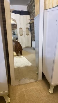 غرفة تركية • نضيفة • مراية مكسورة