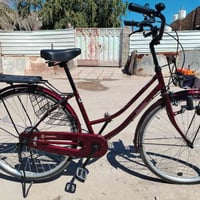 بايسكل للبيع ياباني جديد صارلي اقل الاسبوع من أخذته لونه ماروني مستعجل...