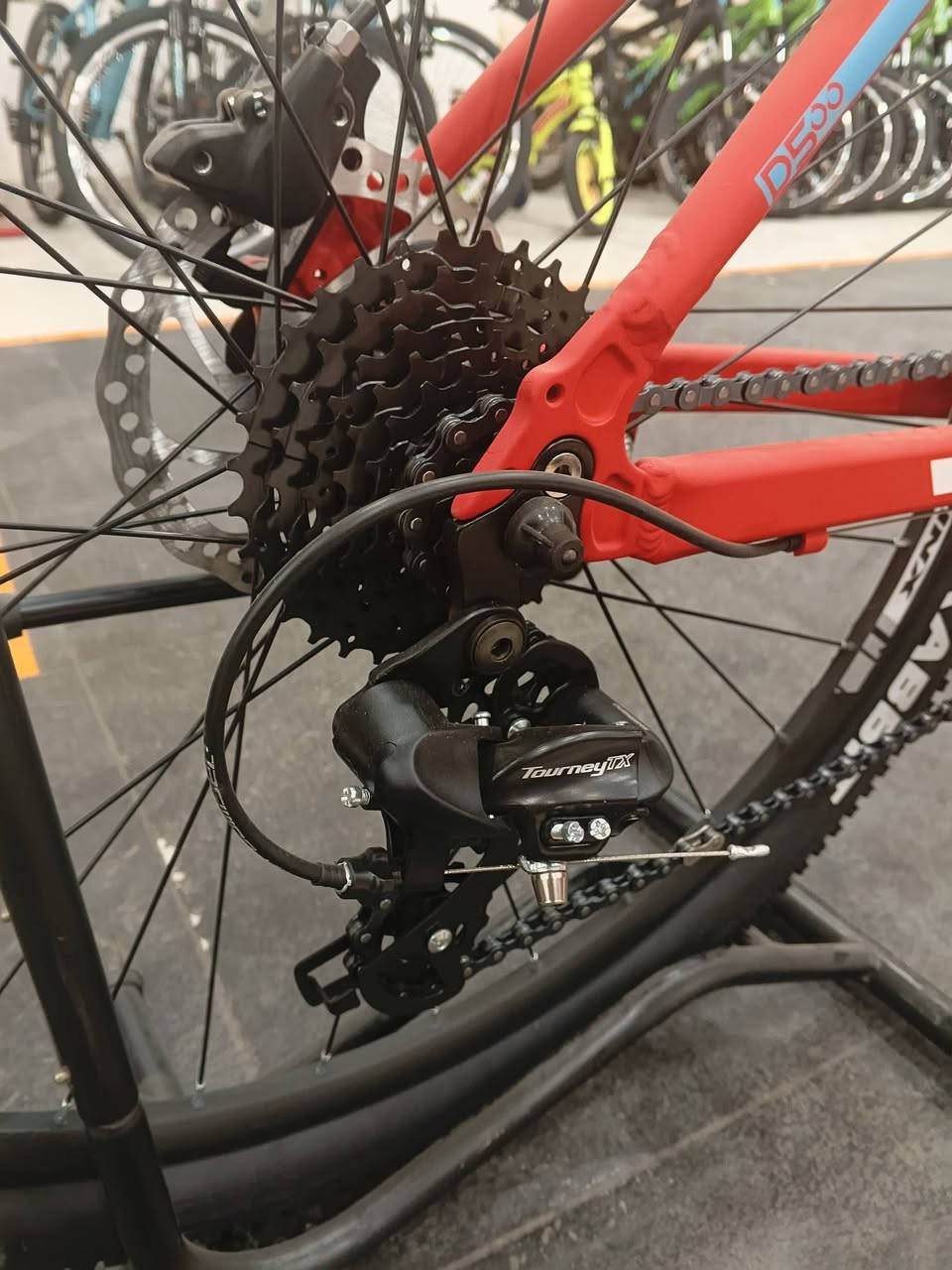 رجع توفر بايك لترنكسD500 حجم 27.5  بفضل الموصفات وبي خصم فوق 40%
موصفات 
بريك دسك وفلنجه
دبل تحكم قفل وفتح
فريم انمنيوم بلكامل 
مكينه شيمانو ياباني 
مكينة الخلفية 8والامامية3
بايك يعتبر جبلي وسبورت بنفس لحضة
سعر كان قبل الخصم 660حاليا 396
كل هذا توفر بشركة عجلة الخليج
موقع بغداد كراده خارج مقابل سما مول 
استفسار ***********
