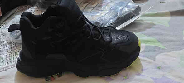 سلام عليكم طبعن حذاء  ماركه طلعلي بامزون كلش حلو كوالتي عالي جدا سعره 18 هوه توصيل قياس ٤٢ مفول مضلوم بل كامره والله ادمن لا تقصر
