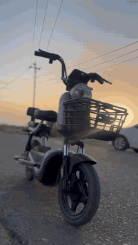 سلام عليكم دراجه شحن سرعه ٤٠ 
٤بطاريات
نضافه فول 
سعر ٣٥٠ وبه مجال قفل 300.        ***********
