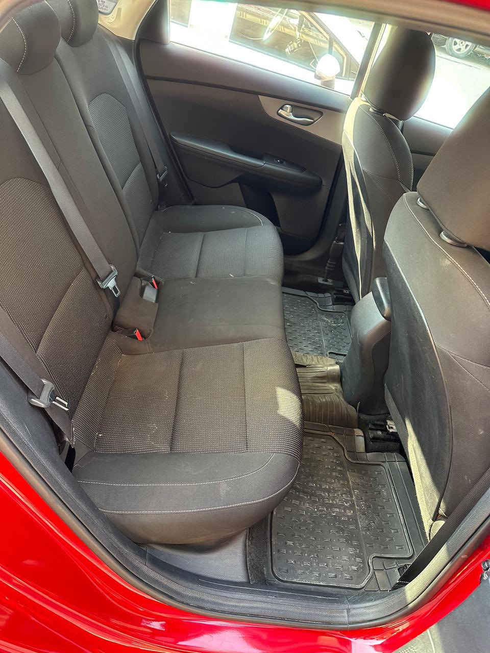 السلام عليكم كيا فورتي رقم اربيل هزه وفحص جدد موديل 2020
السيارة وارد امريكي كفالة من الصبغ والضربة كلين تايتل وصور كلها مرفقة بالمنشور 
السيارة ماشية 48 ميل 
بيها حالوب شوية بالقمارة وطلقه بالجنطة مصلح ع كدها وموجودة صورتها بالمنشور.
سعرها 133 $ ورقة 
مكان السيارة بغداد - الحارثية 
للاستفسار ***********- ***********
