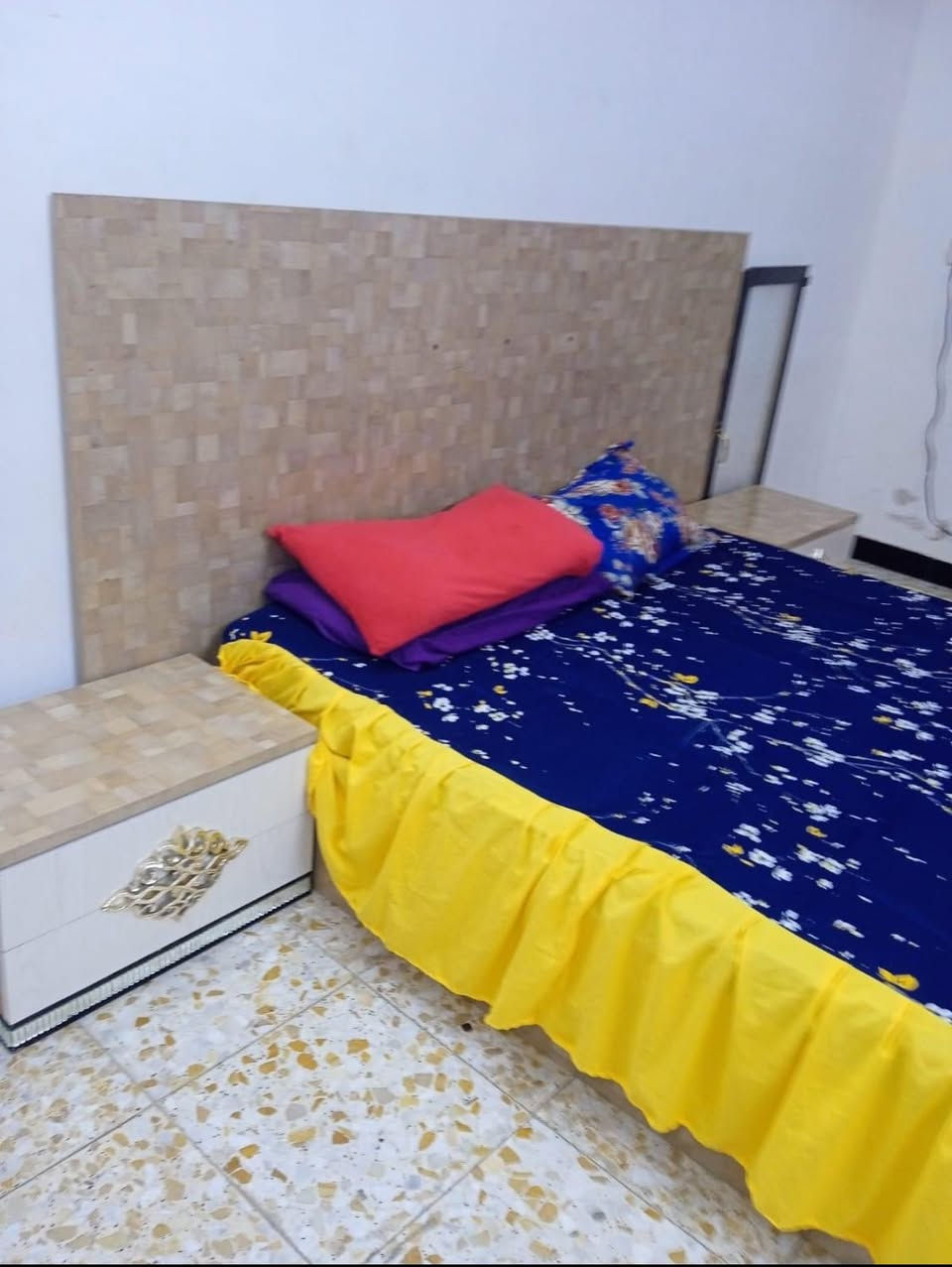 🌟 غرفة للبيع! 🛋️
-: ترگيه باب سلايت 5 قطع]
- السعر: [350 وبيها مجال]
- المكان: [بغداد]
بيها أضرار بسيطة 
بس الشراي يدخل خاص لطفاً🤍.


**إذا كنت صاحب هذا الإعلان وتريد حذفه لأي سبب، رجاءا أرسل رسالة إلى الدعم الفني**