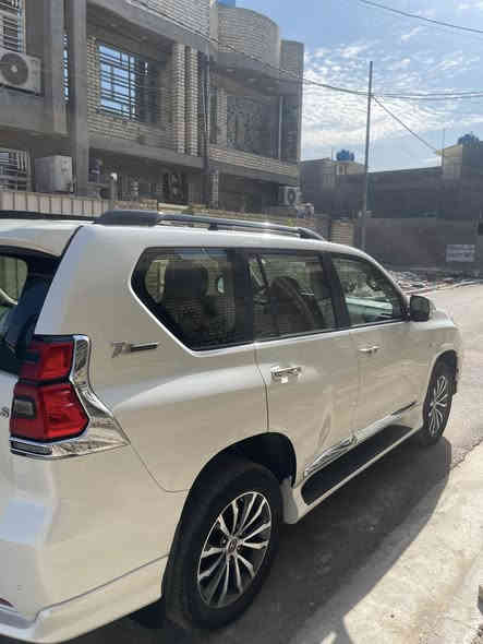 السلام عليكم 
برادو موديل 22
سبعينية TX.S
ماشية 73 الف
السيارة مكفولة ما عدا شخط بل جاملغ صغير 
وشخط بل باب والباقي مكفول
6 سلندر مكينة 4000
كراسي جلد + كهرباء
7راكب 
سلايد 
ثلاجة
لايت زنون
تشغيل عن بعد 
هوك خلفي 
كامرة خلفية + حساسات
دبل تانكي
سبير تعليك
لون الداخل قرميدي 
وباقي المواصفات معروفة 
سعرها 435 بيهة مجال
الاتصال على الرقم***********
مكانهة بغداد
