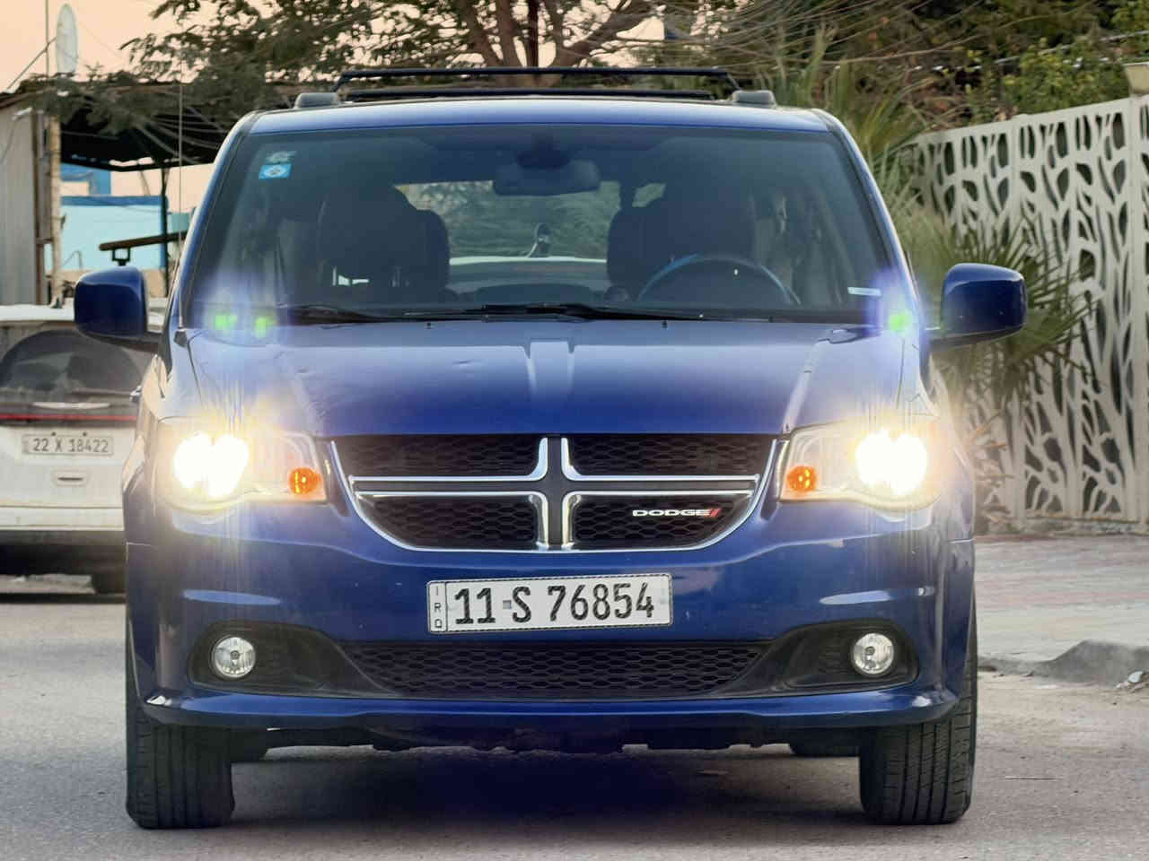 دوج كرفان ٢٠٢٠
رقم  بغداد الجديد باسمي للبيع
مواصفاتها 
بيبان كهرباء 
كشنات بلع
جنطة كهرباء 
جام كهرباء 
تشغيل عن بعد 
3  قطع تبريد
شاشة جبيرة أمامية 
كامرة خلفية 
كشنات جلد 
تحكمات استيرن 
وباقي المواصفات المعروفة 
حادثها جاملغ امامي وباب السايق 
وسونار جديد موجود 
بدون ايرباك بدون دواخل
سيارة جاهزة وجديدة 
رقم التليفون /***********
السعر / 179 
العنوان/ بغداد زيونه
