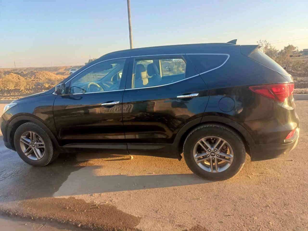 سنتافيا مديل 17 حره بدون يرباك بدون شاصي جاملغ وبنيد نفسهن مصلحيهن محرك 4 سلندر بيها كشنات مال 7 راكب السياره جاهز من كلشي 
صور الحادث بالمنشور
السعر 145
***********
