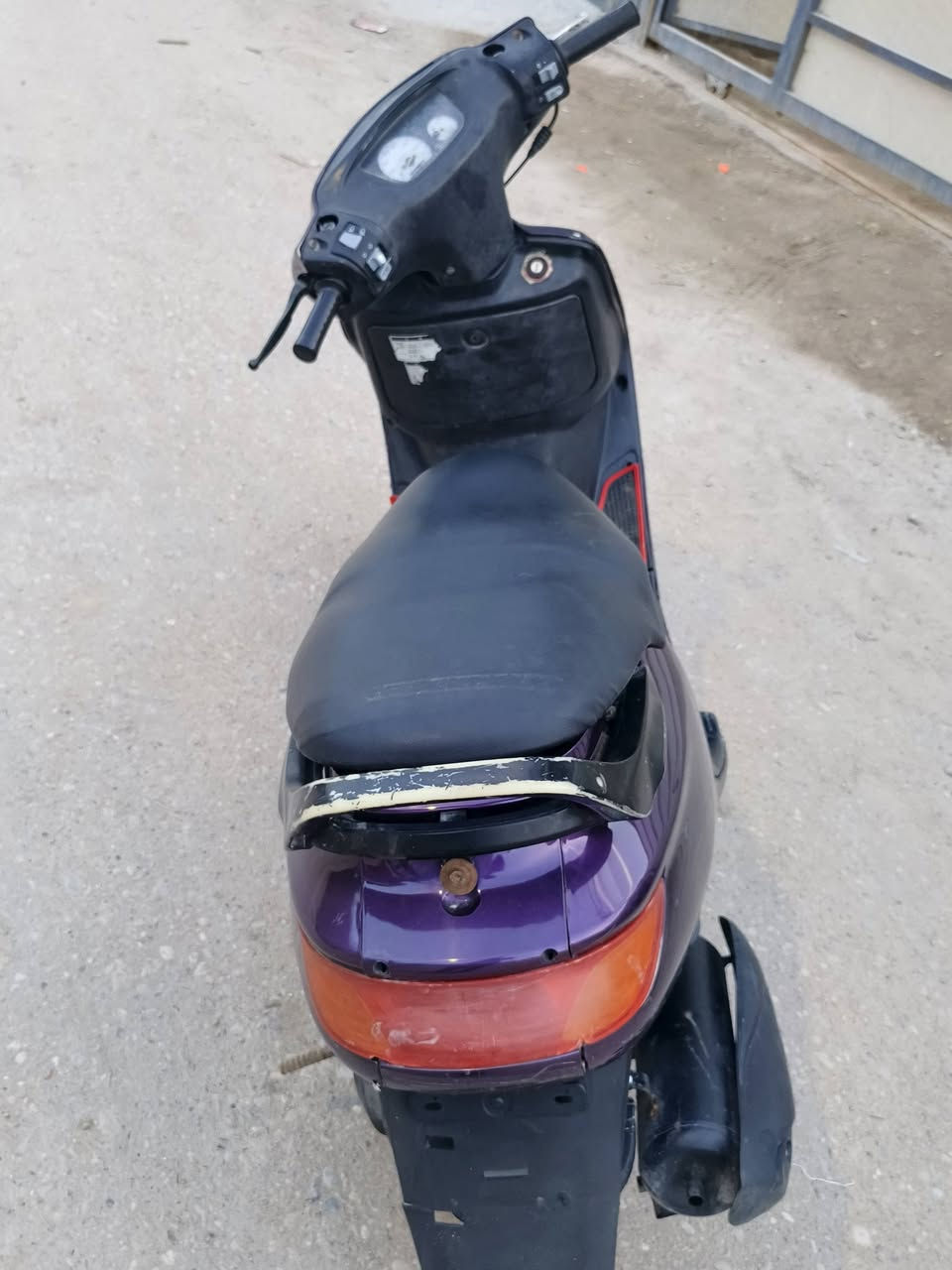 فراشه نثيه مكينه مفتوحه هندر سلف اشاير هورن لايت كله شغال لايتات زنون بيها ابو العدسه دبلات اماميه وكابريته جدد ...سعر 475 مكاني بصره ابو الخصيب للاستفسار ***********
