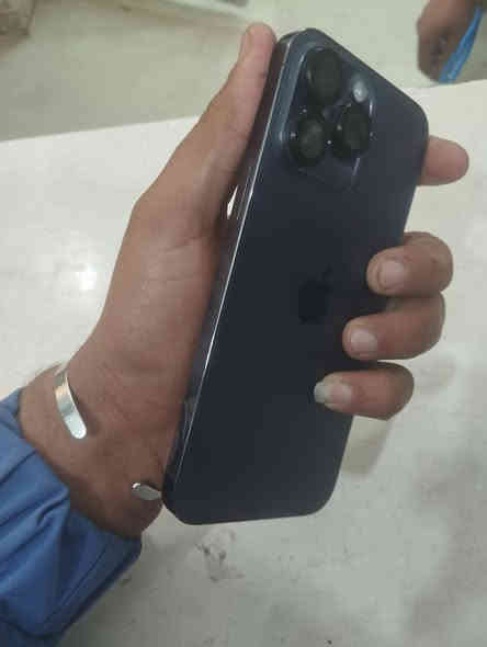 السلام عليكم
ايفون 14برو ماكس 
جهاز جديد بطارية 98زلغ ما مزلوغ تجي تفحص وين ميعجبك 
سعرة مليون وبي مجال 
رقم الهاتف ***********
